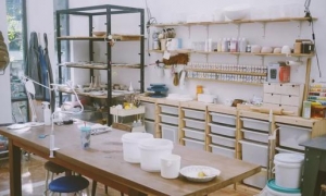 客厅餐具堆成山？也太好看了吧！