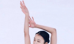“吴艳妮比赛还化什么妆啊”